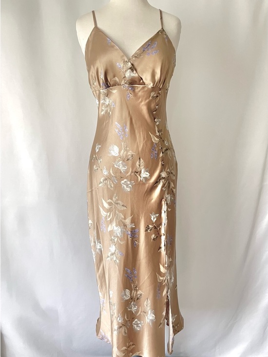 Forever 21 Dresses & Skirts - Forever 21 Champagne Floral Satin Slip Dress